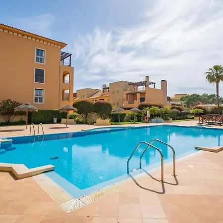 Vakantiehuis Sunlit Terraces And Pool In Vilamoura By Hostwise *