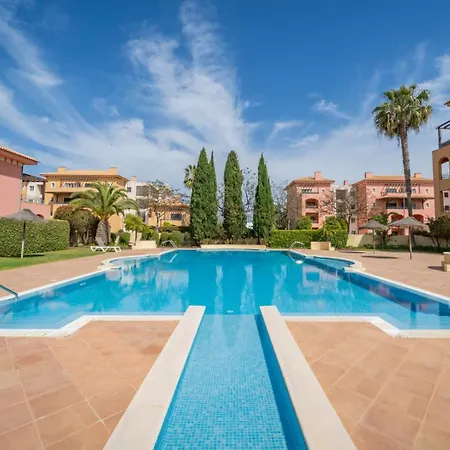 Sunlit Terraces And Pool In Vilamoura By Hostwise Vakantiehuis Quarteira
