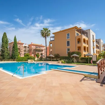Sunlit Terraces And Pool In Vilamoura By Hostwise