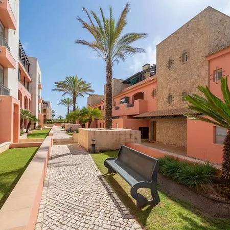 Vakantiehuis Sunlit Terraces And Pool In Vilamoura By Hostwise
